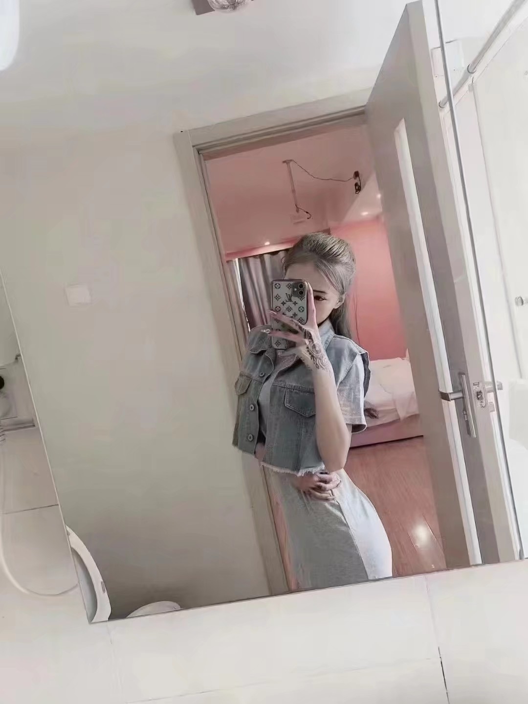 天津塘沽一个花臂社会小女