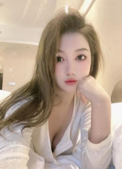 狼友推荐的嫩妹，后入很爽