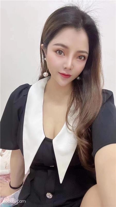 口爆大胸妹子