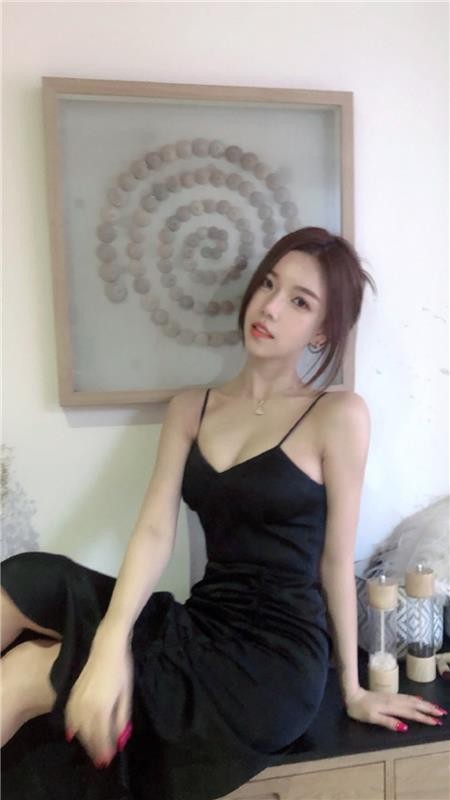 可扣可舔性感美女