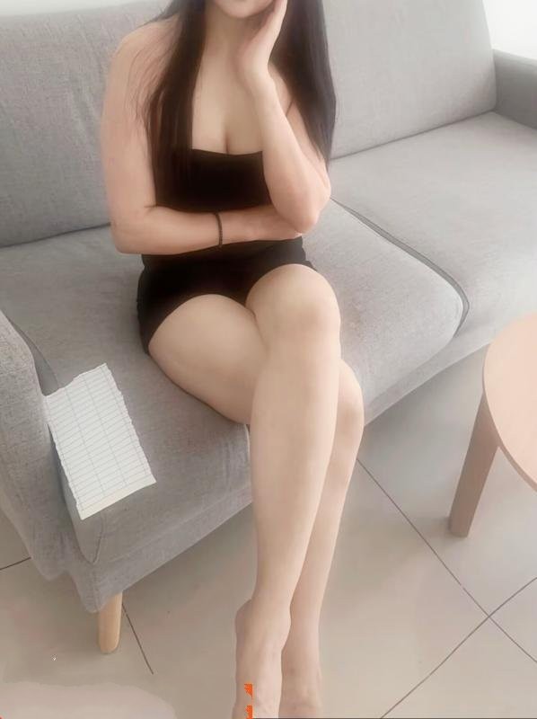 巨乳御姐的黑丝大长腿太给力了