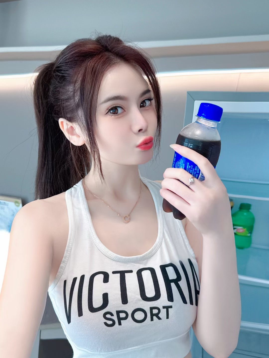 临平三点粉嫩妹