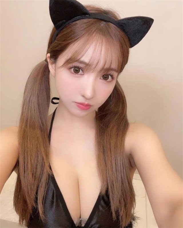 巨乳性感红唇谁罩得住