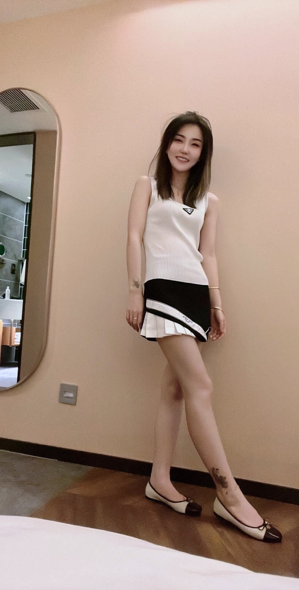 身条不错的漂亮小姐