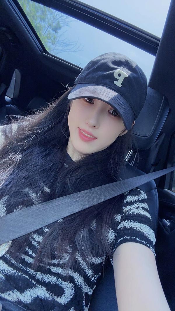 气质佳身材好的小姐姐