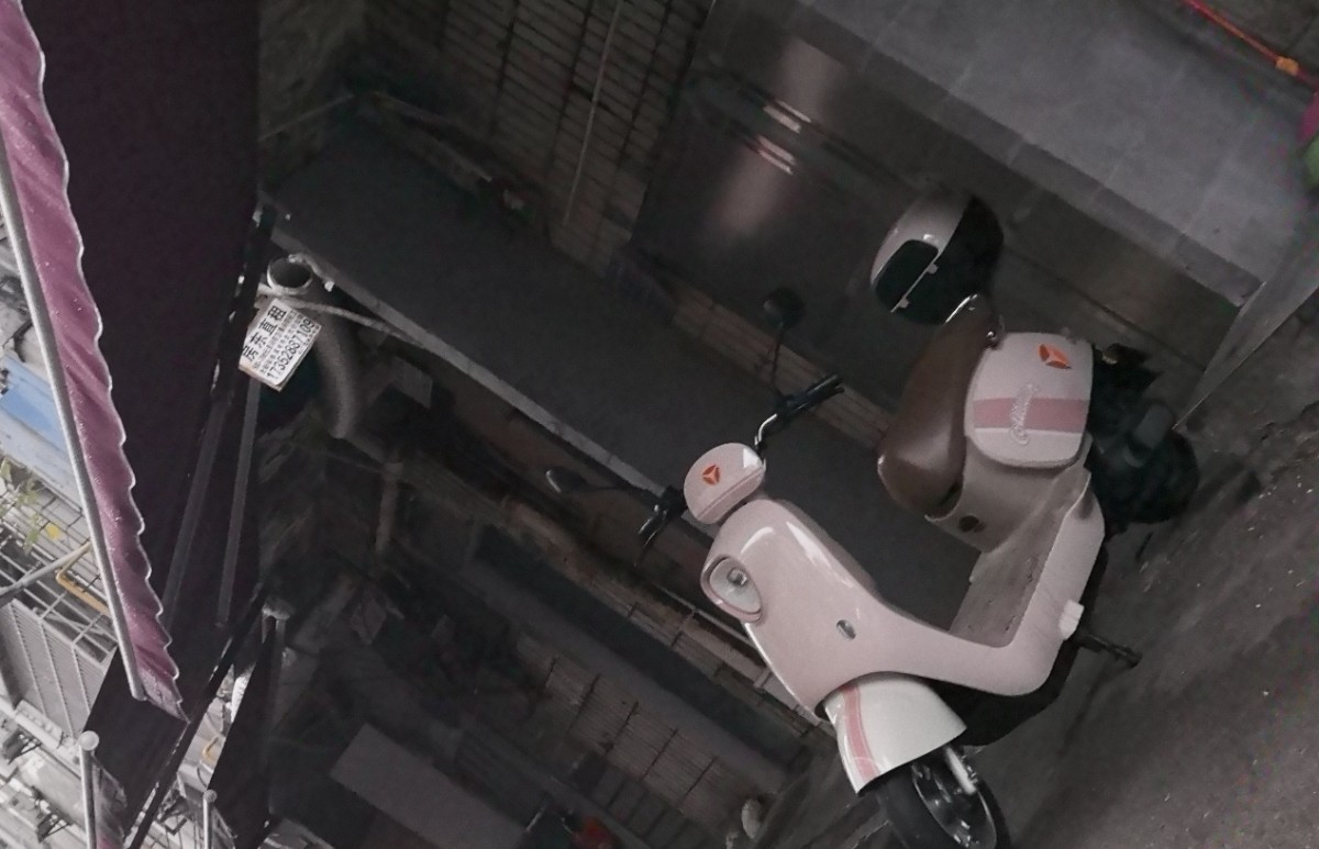 长沙玉兰路早八出击D巷黑裙丰乳妹子爽