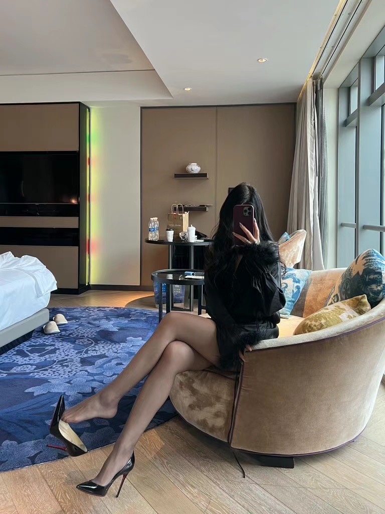 有点贵但是物超所值的女神级妹子