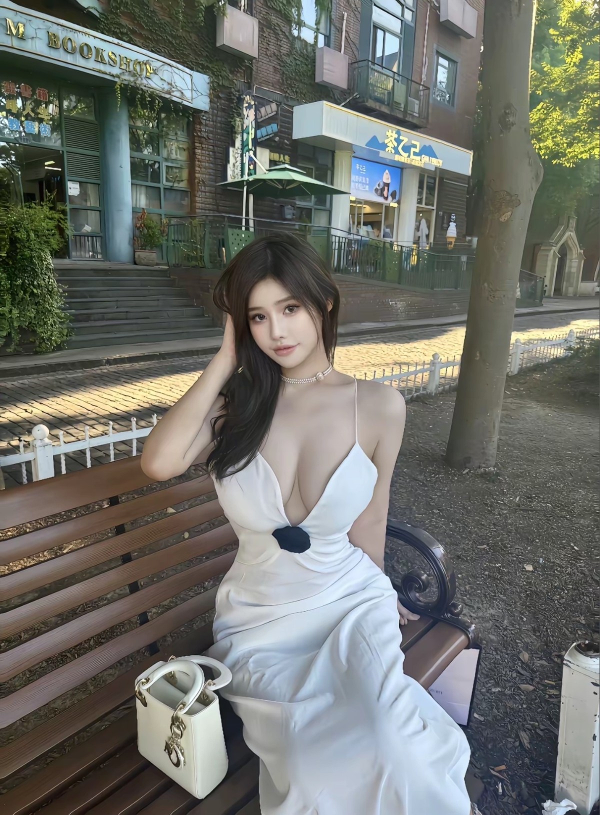 喜欢操大奶子的看过来这个骚货很厉害