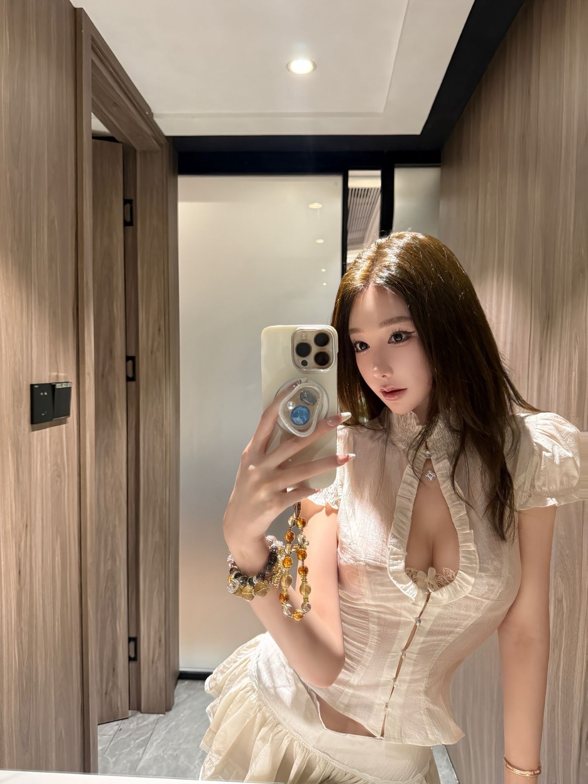 闵行嫩妞身材哇塞吃屌很爽