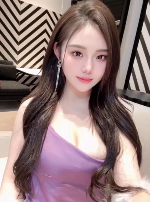 大连胸大屁股翘女上位夹的爽歪歪
