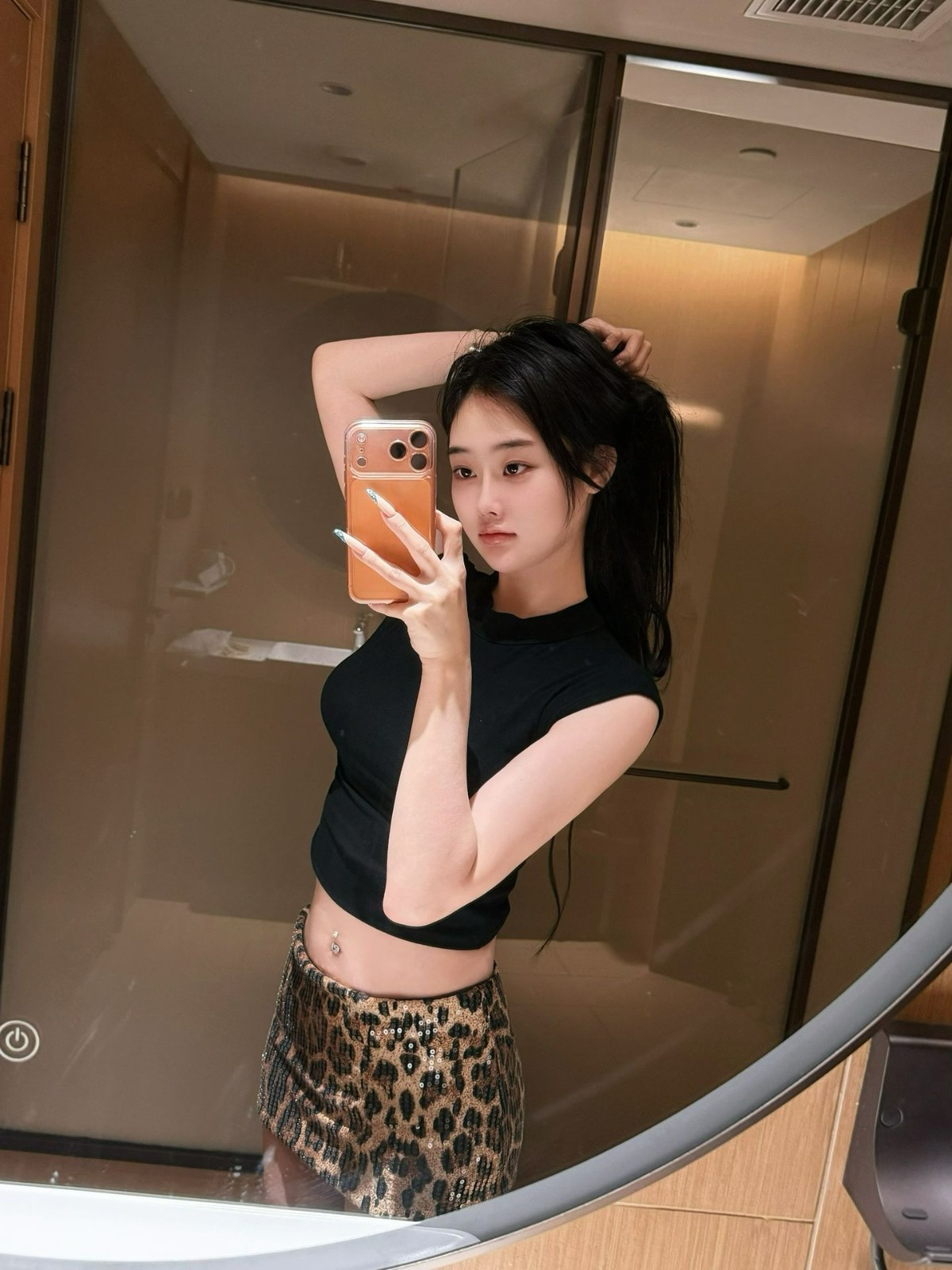 性感小骚妹有跪舔式服务