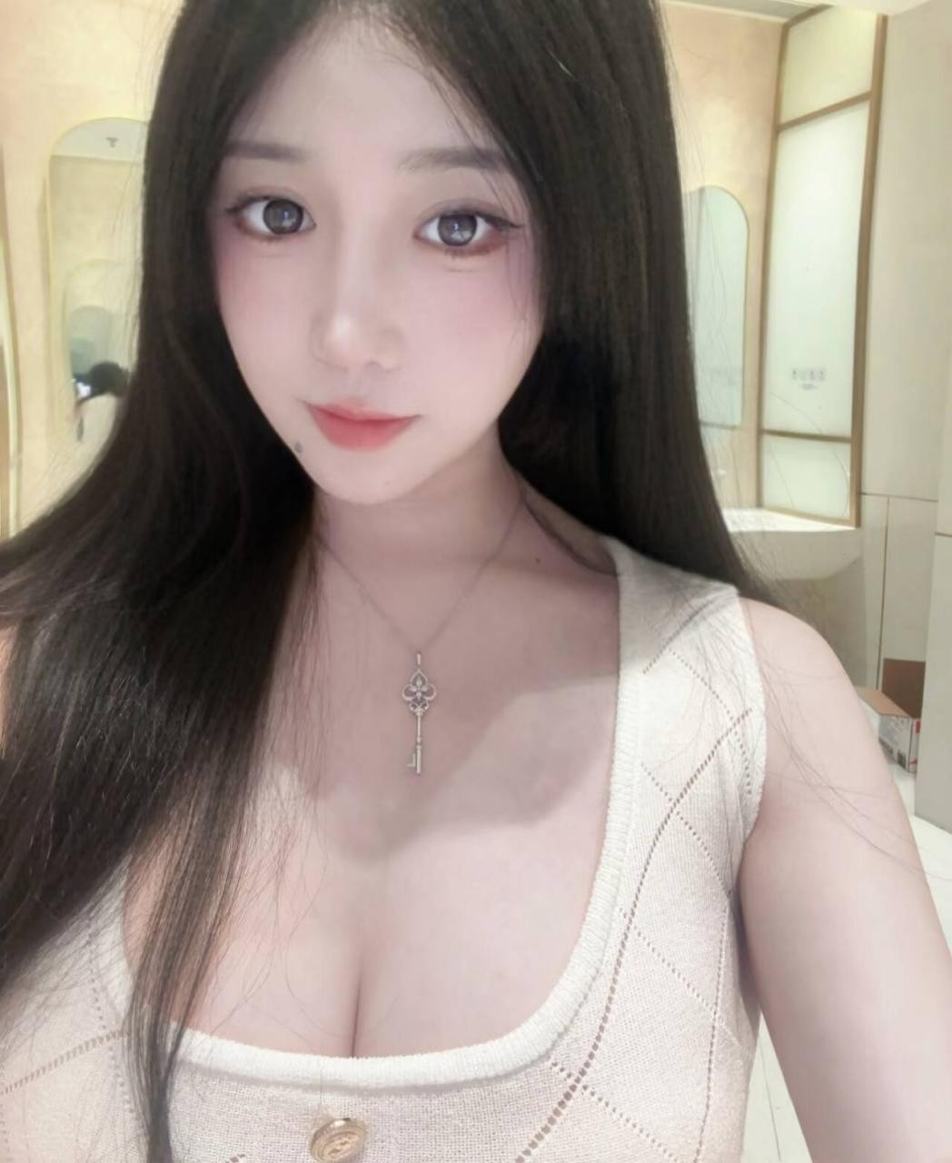 青羊妹妹胸器很顶   鲜鲍够粉够水