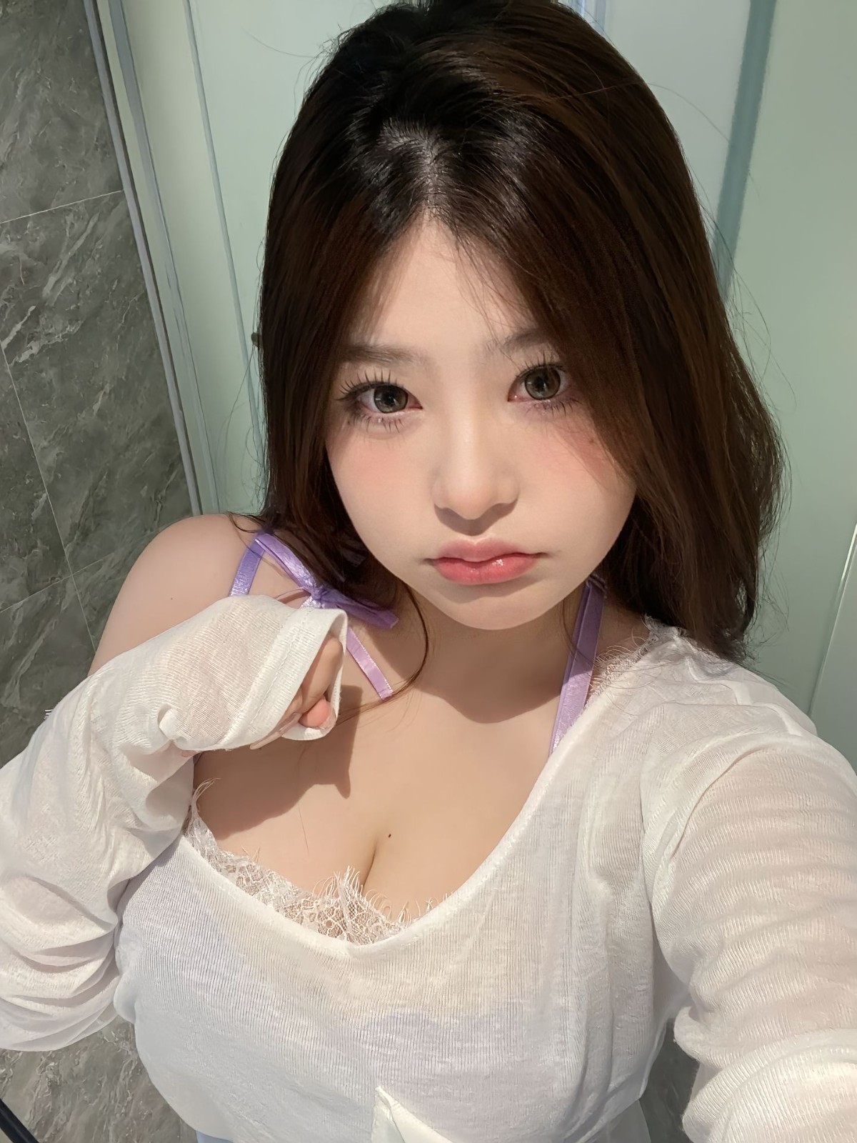 巨乳妹玩的开肥鲍水滋滋