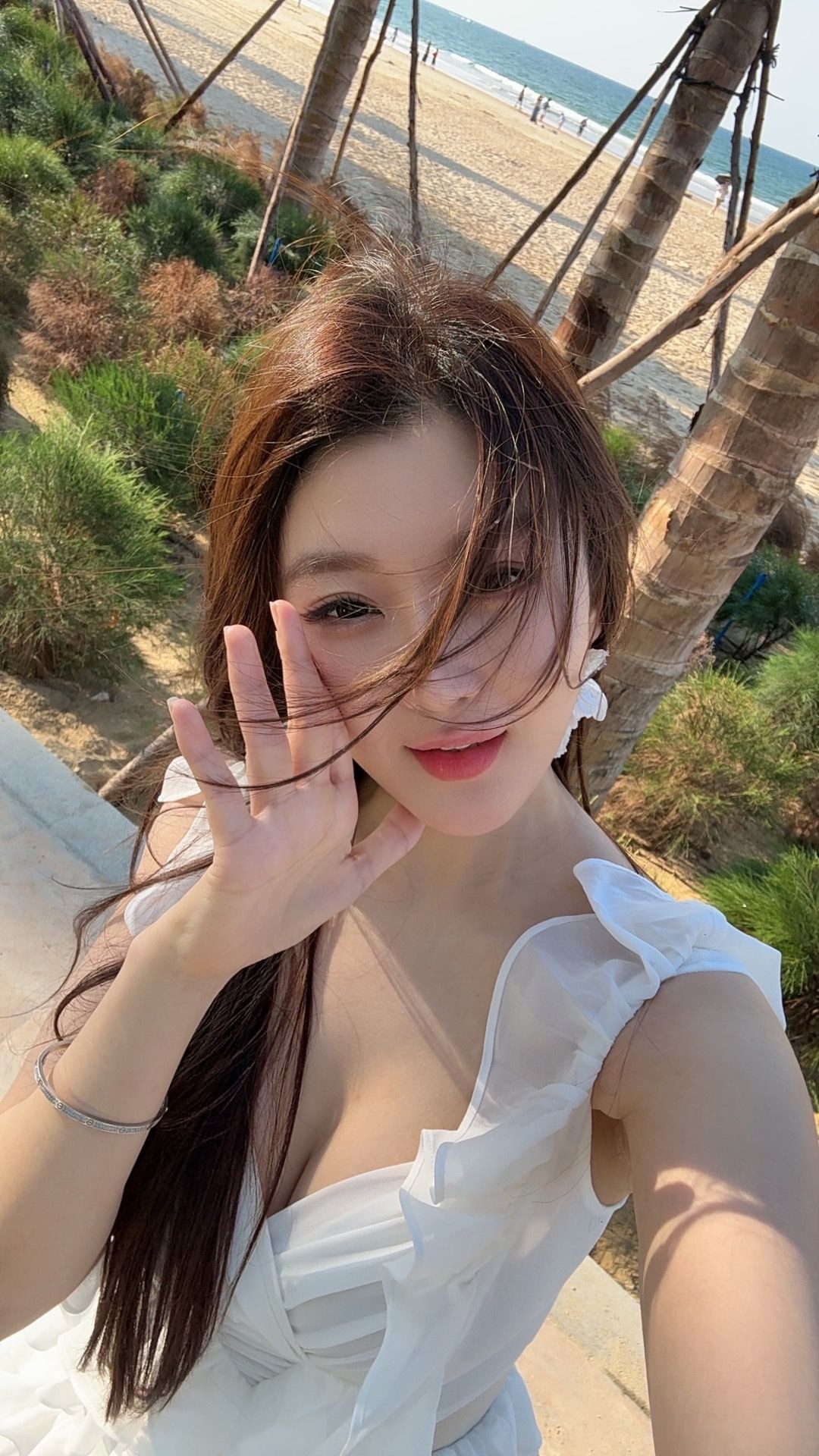正点美女嗦完屌在插粉鲍