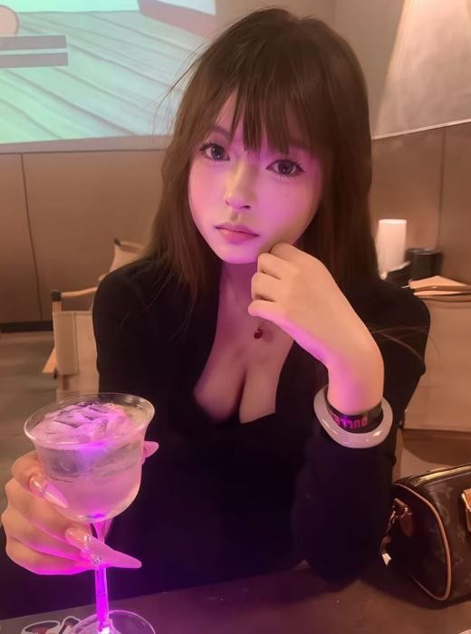 乌鲁身材曲线不错干到她腿软