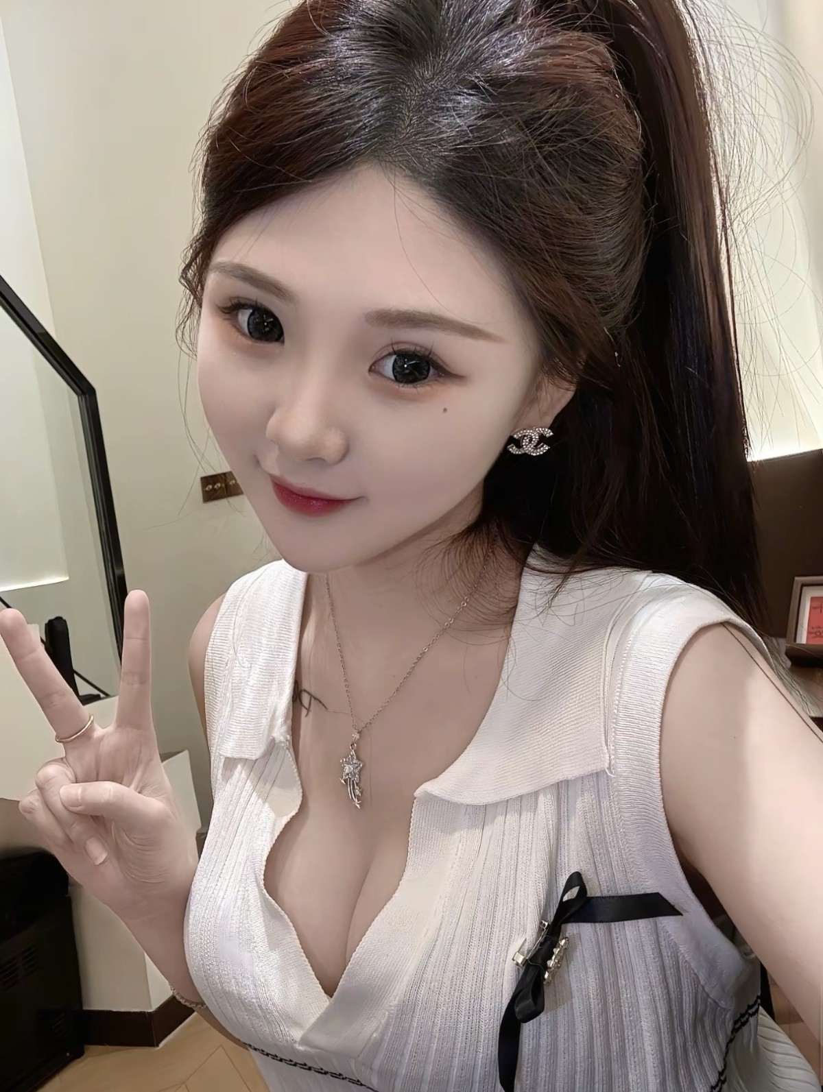 雁塔开大课小骚妹会榨汁