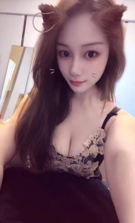 小姐姐身段很是完美值得冲