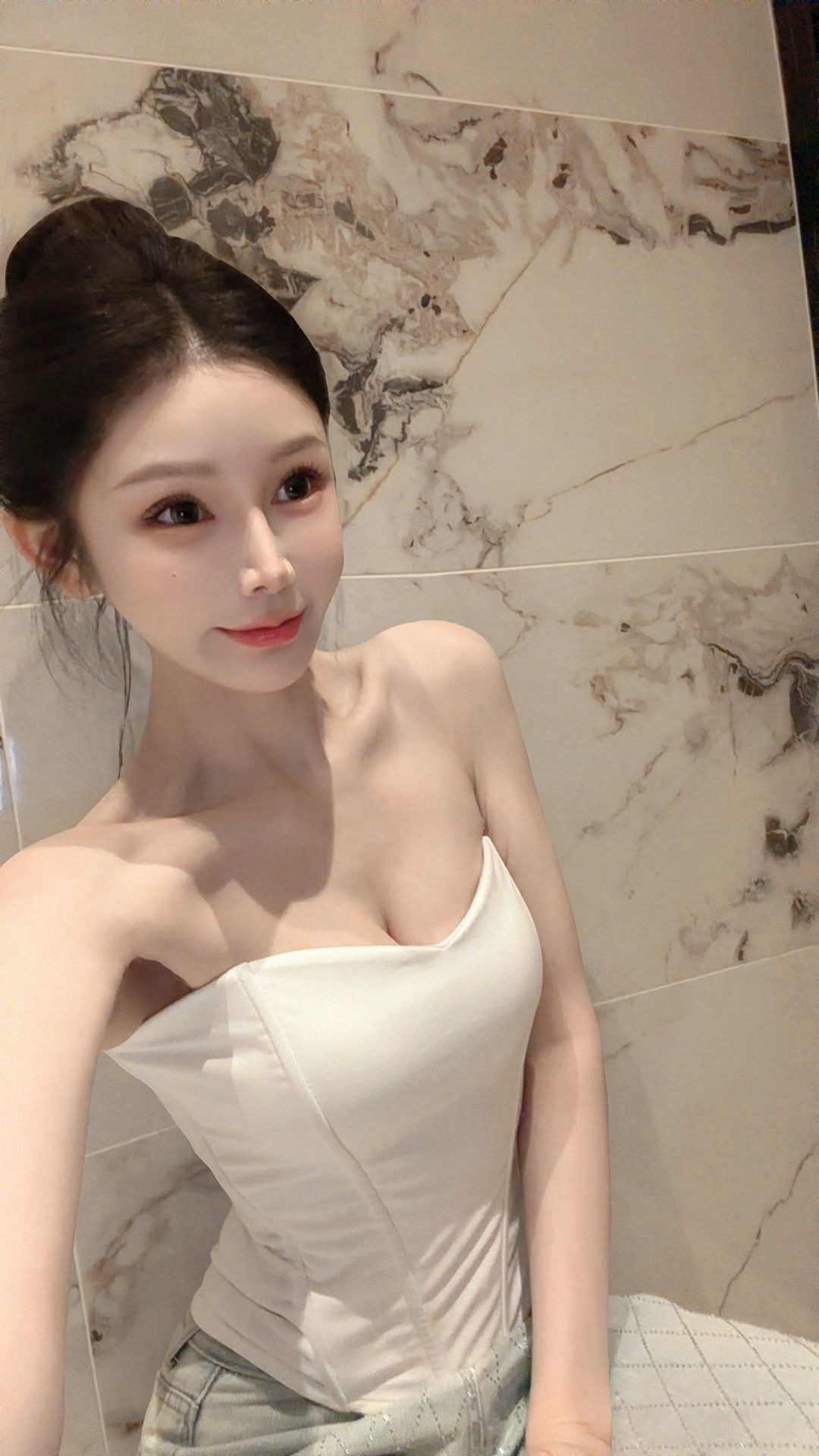 跟随前辈脚步操的小嫩妹