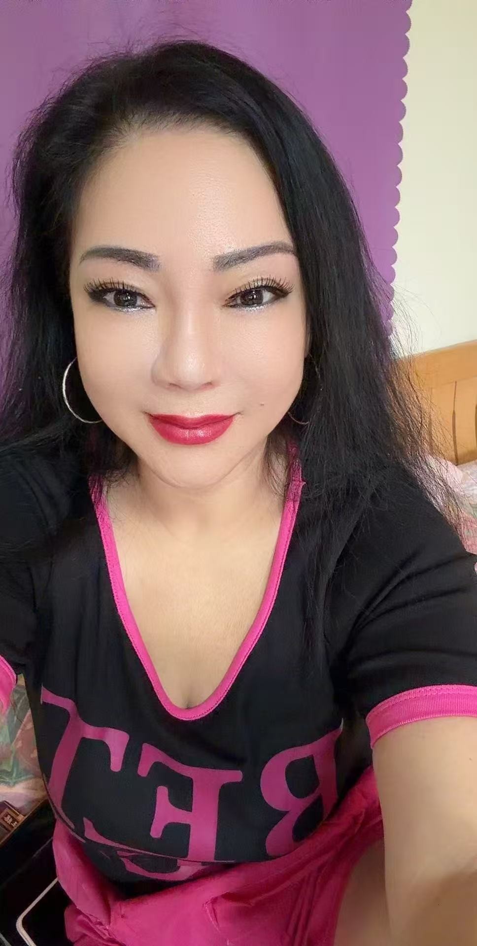 意淫我家丰满白皙的嫂子，找红姐玩了角色扮演，好过瘾
