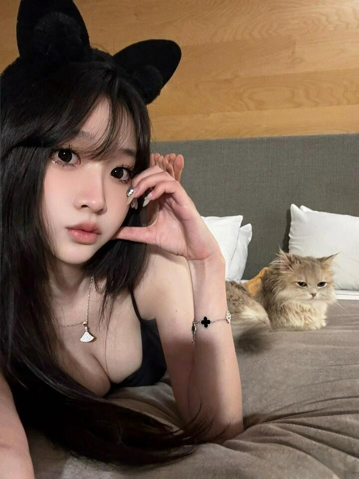 小姑娘很漂亮瘦而不柴