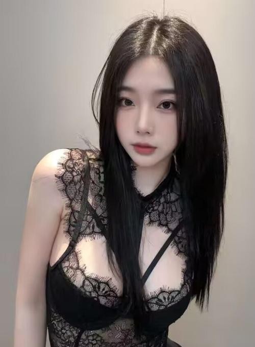 妹子小穴很浅  次次都插到底