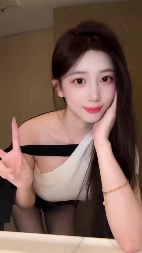 南京精致小嫩妹身材很粉嫩