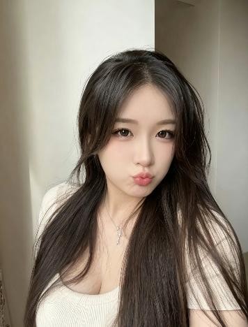 昆明颜值高年轻大胸妹