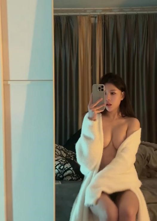 美乳长腿淫女爆炸了