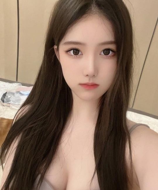 相貌清纯可爱的妹子
