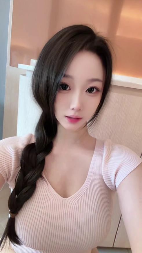 厦门20出头妹子长的很青秀
