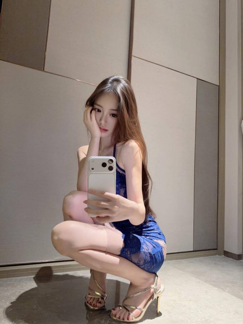闵行身材火辣性感小姐姐